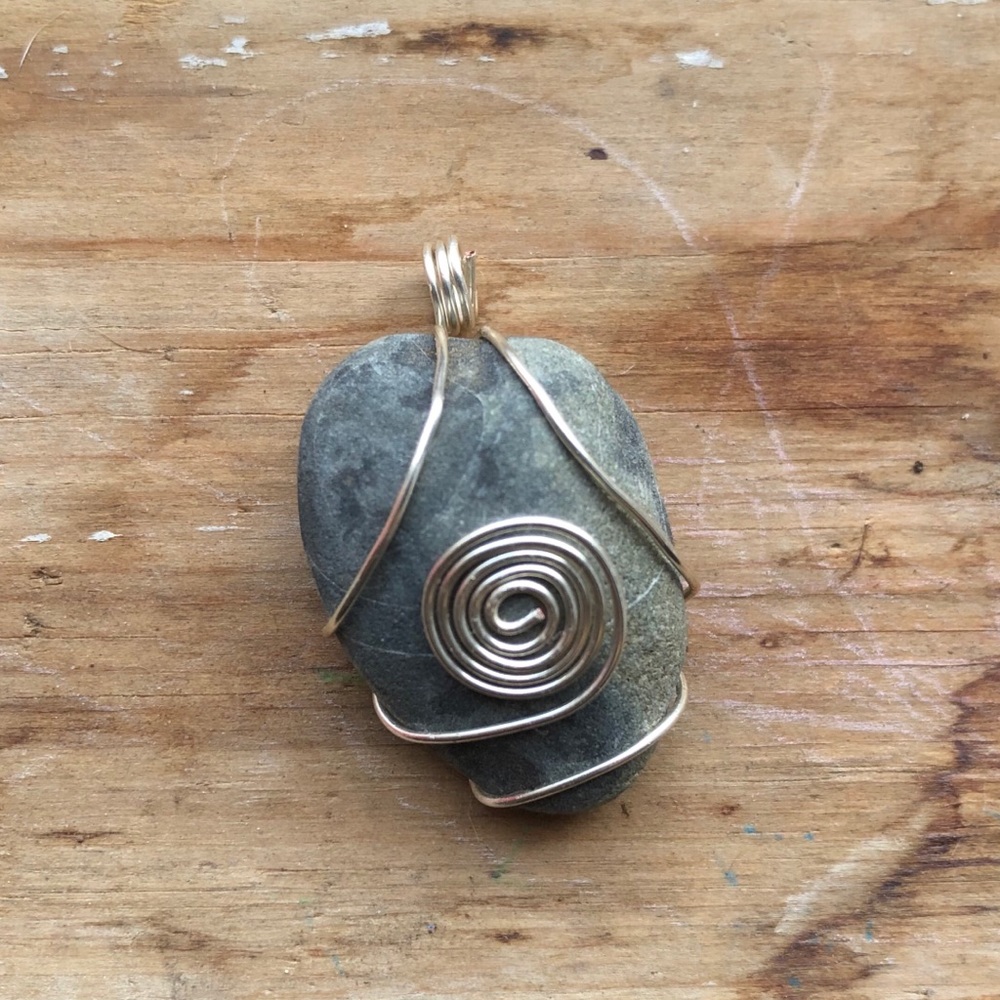 NATURAL STONE PENDANT